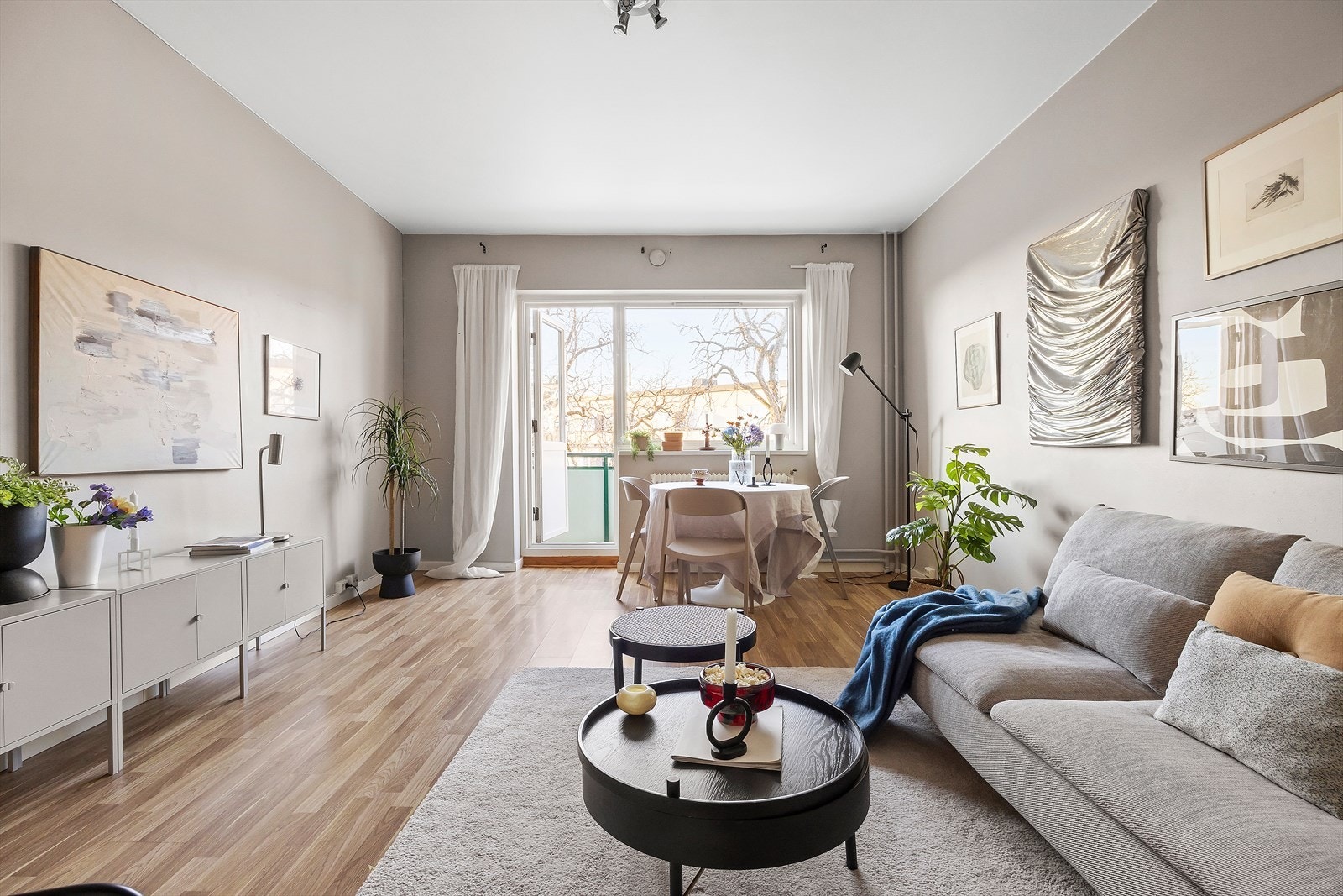 Leiligheten er gjennomgående separat kjøkken og to herlige balkonger Galleribilde