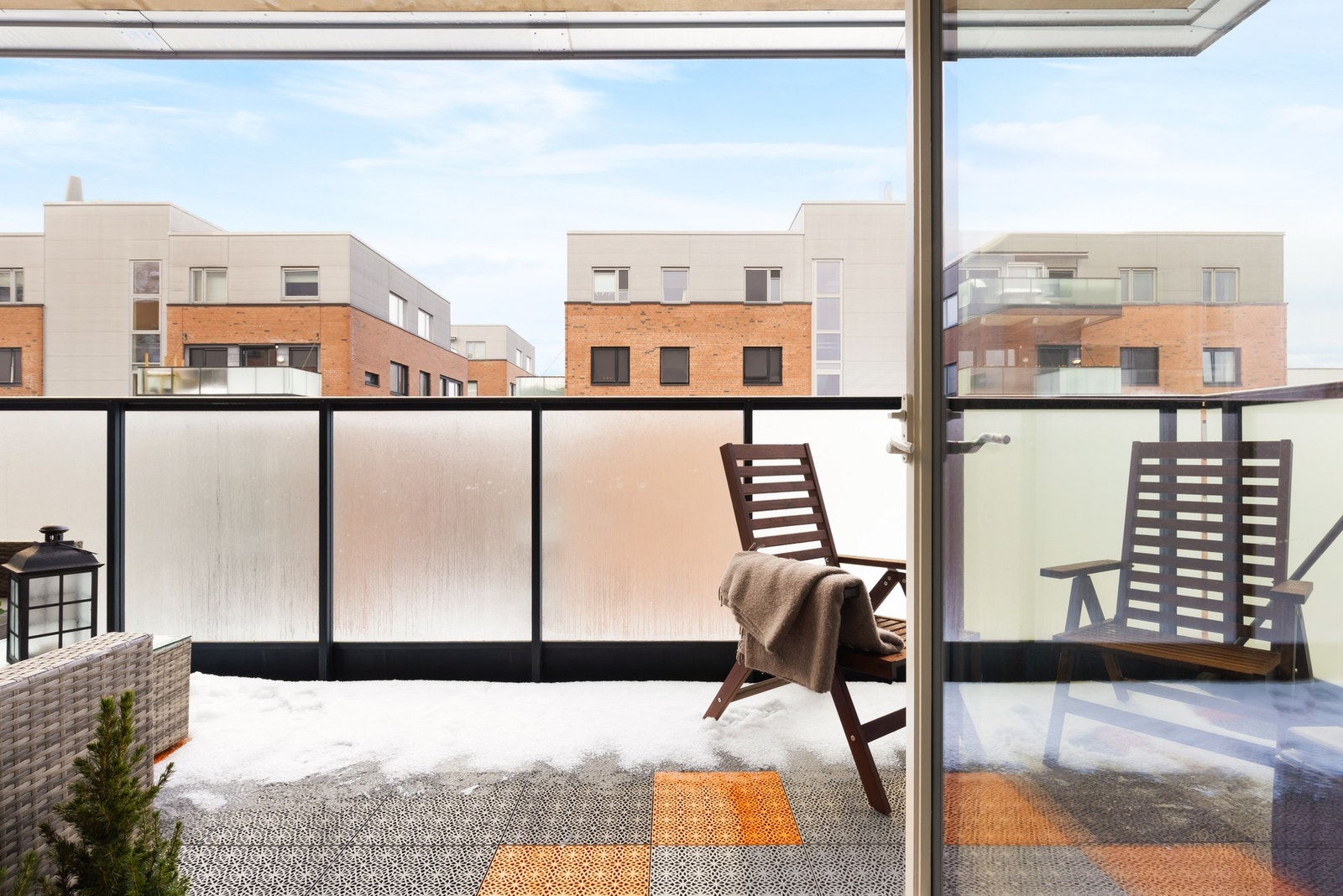 Den vestvendte plasseringen gir gode solforhold på sommeren med sol fra formiddagen til langt ut på kvelden. Galleribilde