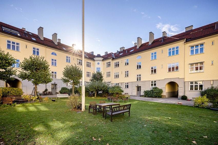 Det nydelige gårdsrommet legger til rette for et godt "uteliv". Galleribilde