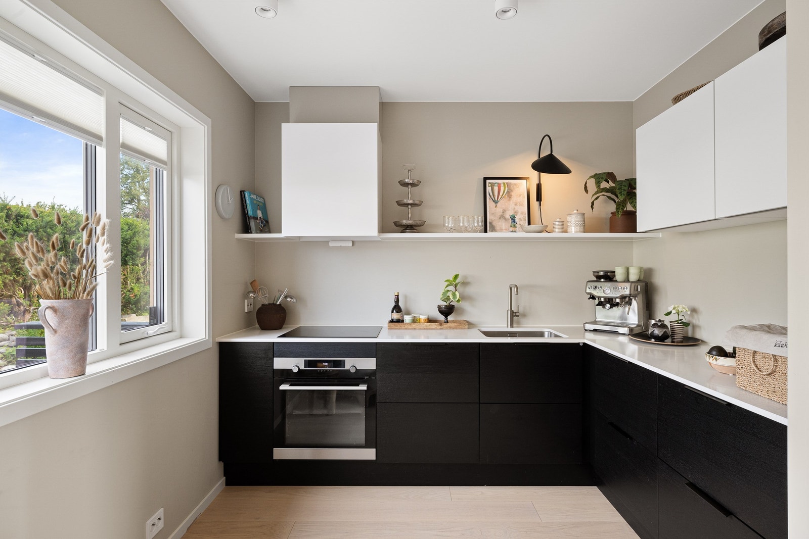 En moderne og stilig bolig med en sentral beliggenhet. Galleribilde