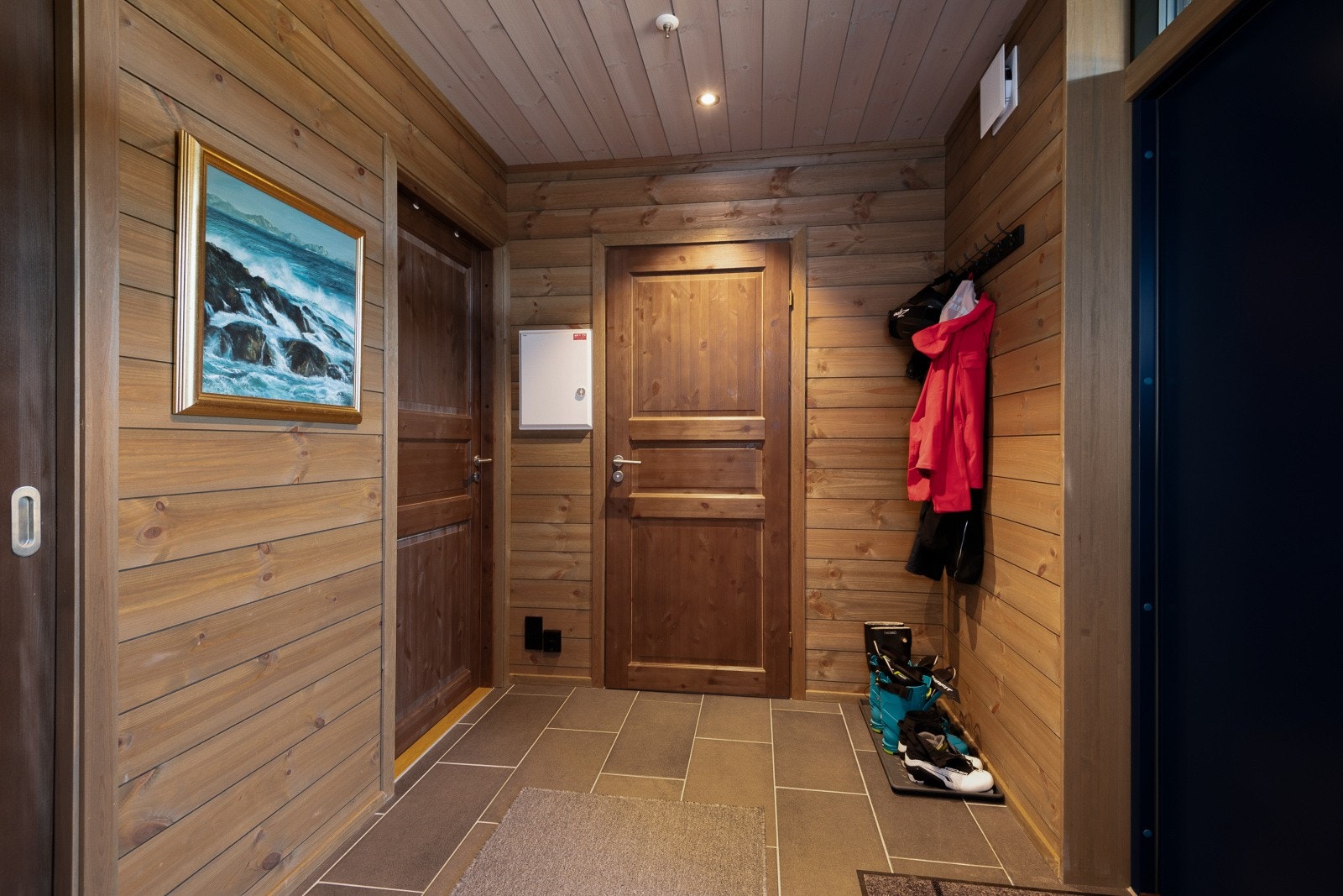 Her er det flislagt gulv og behagelig gulvvarme. Galleribilde