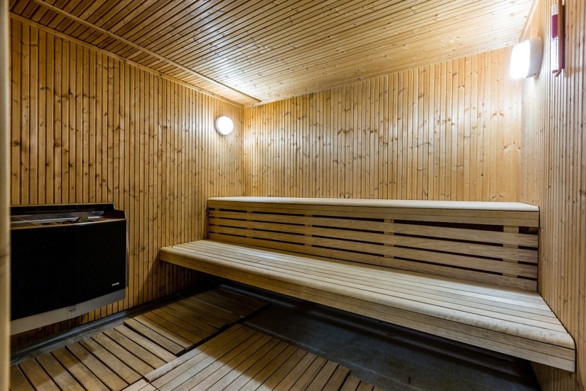 Beboerne i Årvollskogen disponerer to stk. badstuer og garderobe/dusjfasiliteter for kvinner og menn. Galleribilde