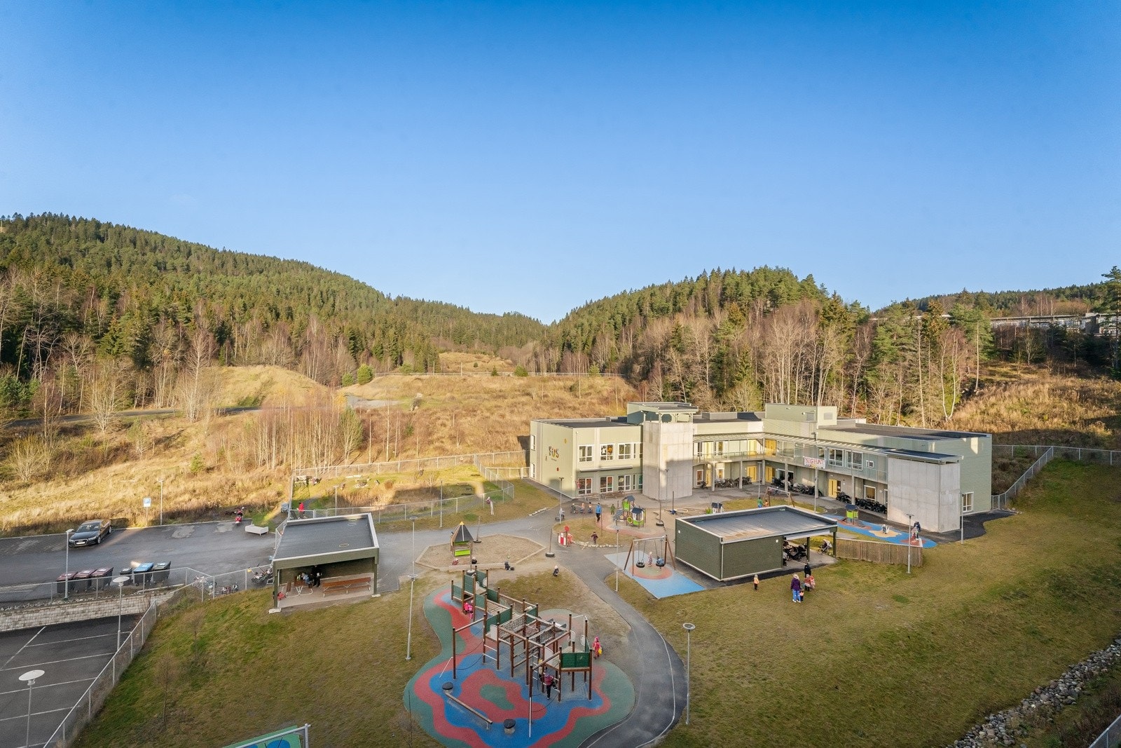 Skytterbanen Fus barnehage har nylig åpnet og ligger ved gjesteparkeringsplassen - Årvollskogen Barnehage er beliggende i sameiet. Galleribilde