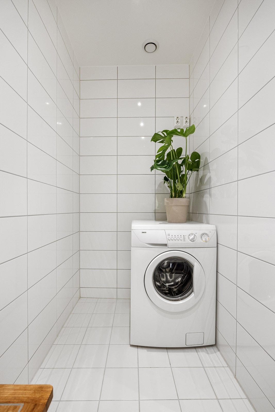 God plass til vaskemaskin og tørketrommel, eller eventuelt badekar Galleribilde