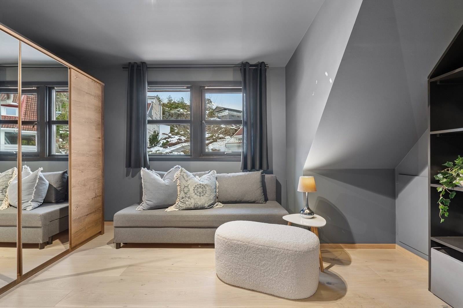 Soverom/kontor i toppetasjen. Galleribilde