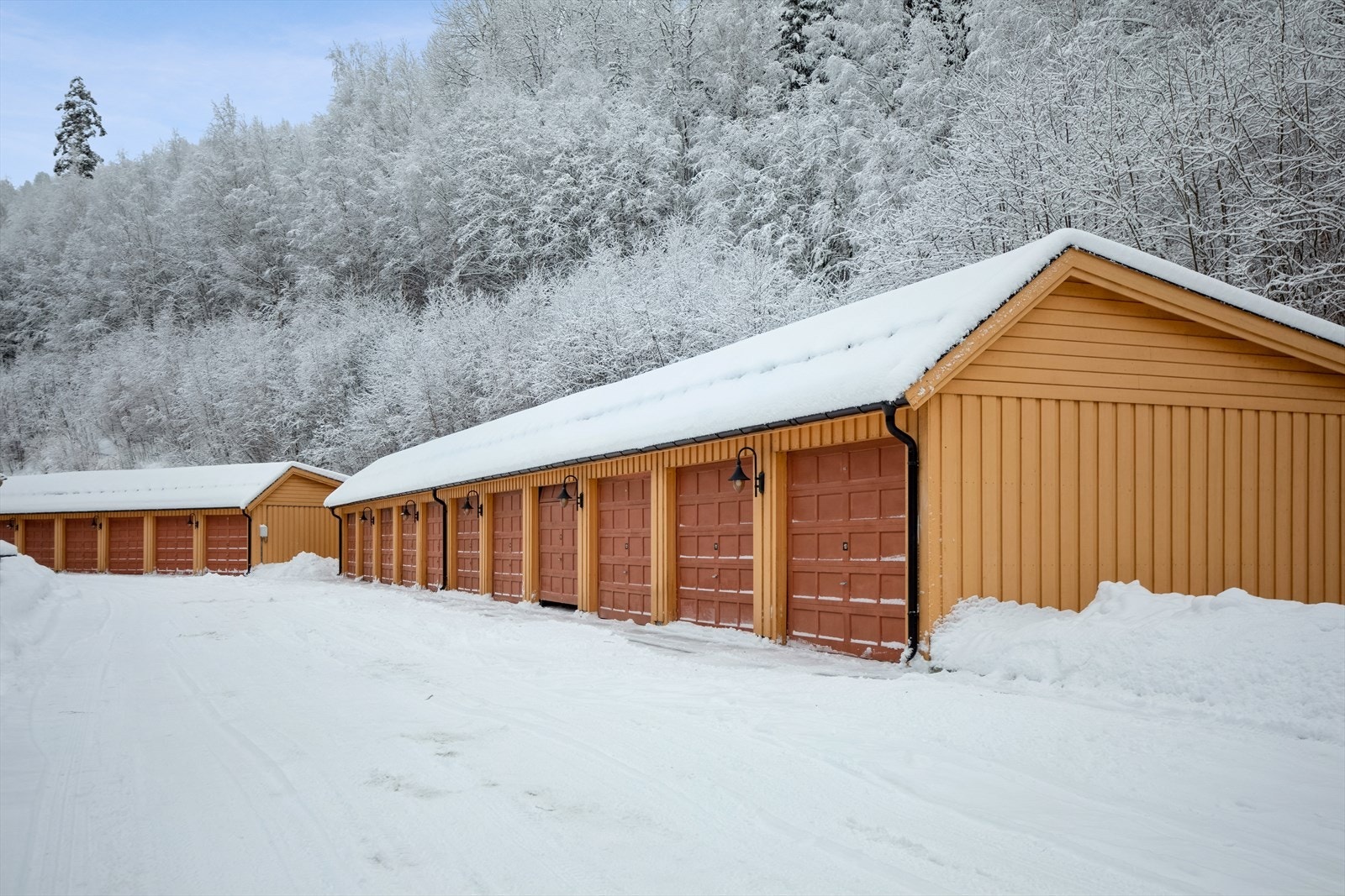 Garasje i felles anlegg. Galleribilde