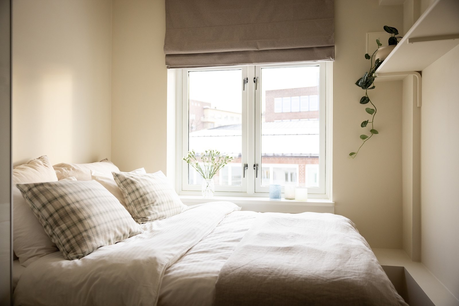 - God plass til dobbeltseng - Galleribilde