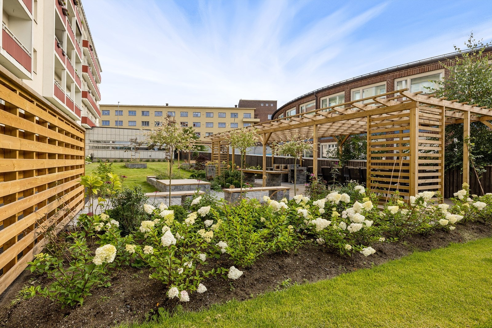 - Svært hyggelig bakgård med lounge og grillmuligheter - Galleribilde