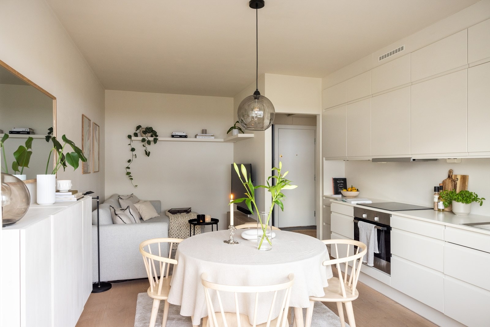 - Varmtvann, fyring og internett er inkludert i felleskostnadene - Galleribilde