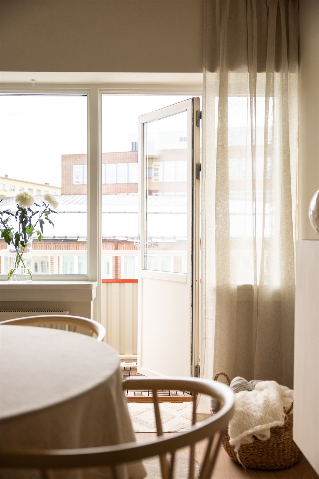 - Utgang til balkong fra stuen - Galleribilde