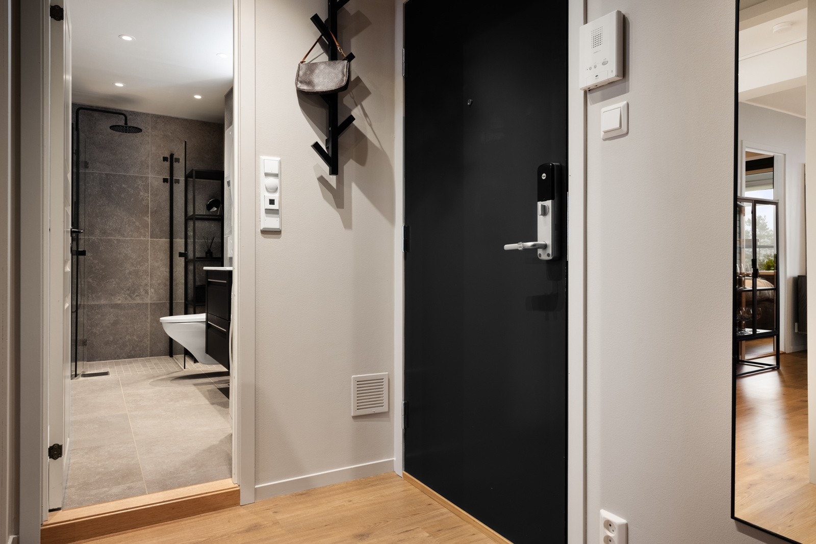 Fra entreen er det tilkomst til badet. Galleribilde