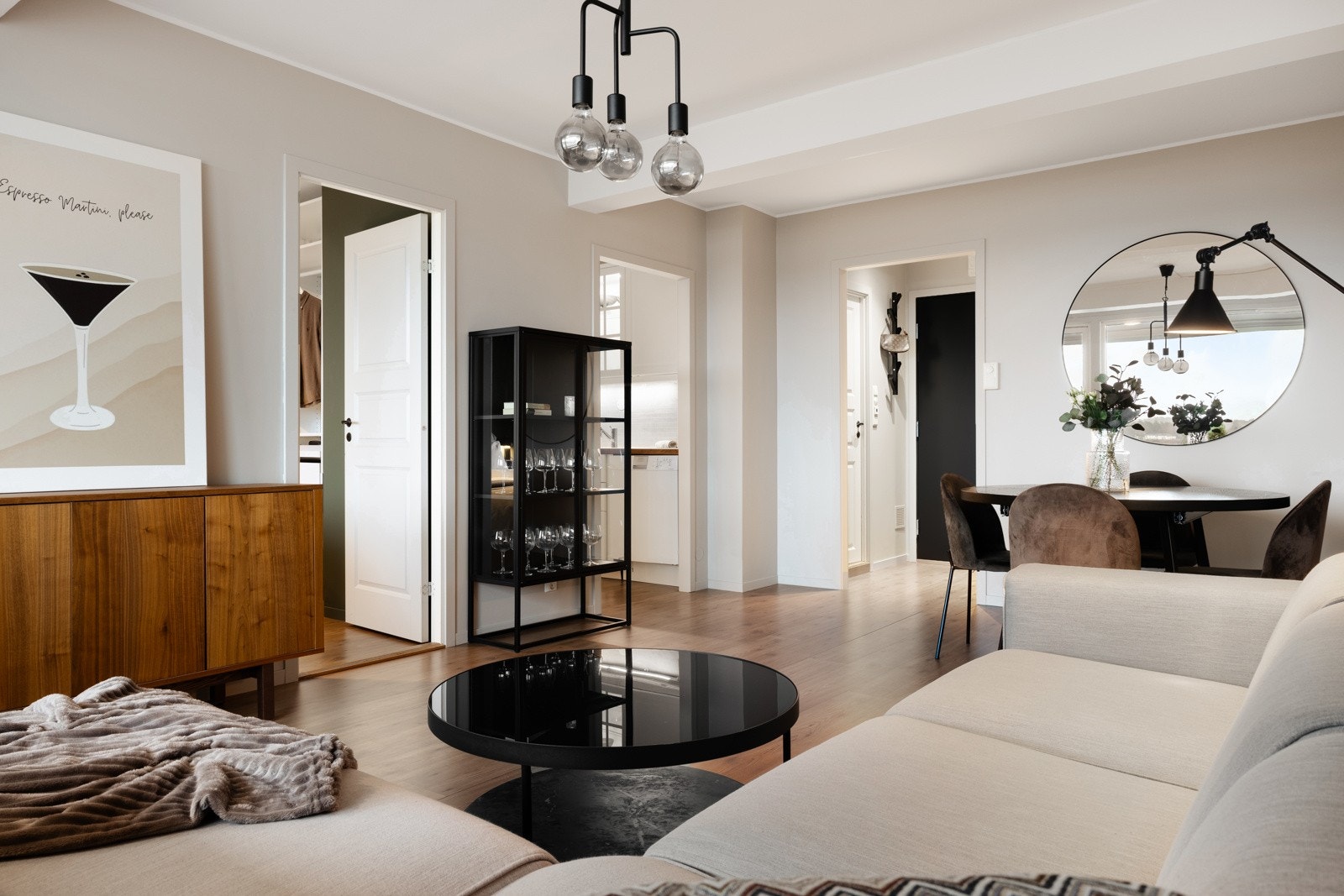 1-stavs gulv, og slette fronter i alle rom. Galleribilde