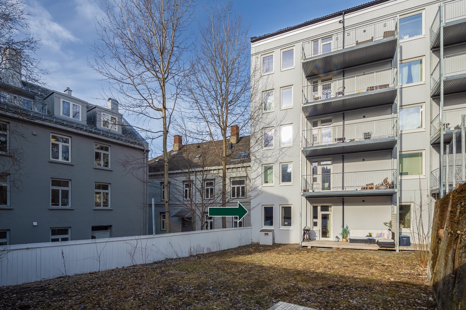 Leiligheten har en perfekt beliggenhet på enden og vender mot felles bakhage. Galleribilde