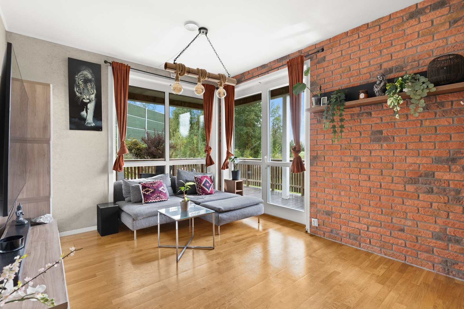 Fra stuen har du utgang til den store terrassen. Galleribilde