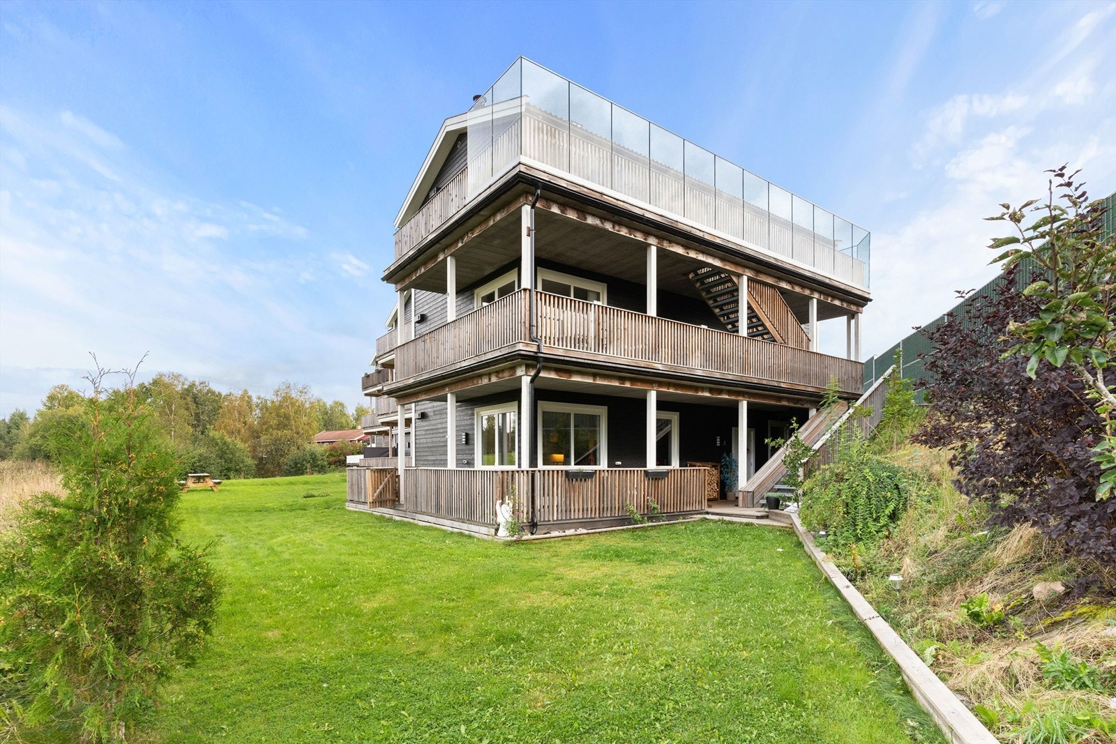 Fellesområdene er fint tilrettelagt for barnelek og perfekt med direkte adkomst fra terrassen. Galleribilde