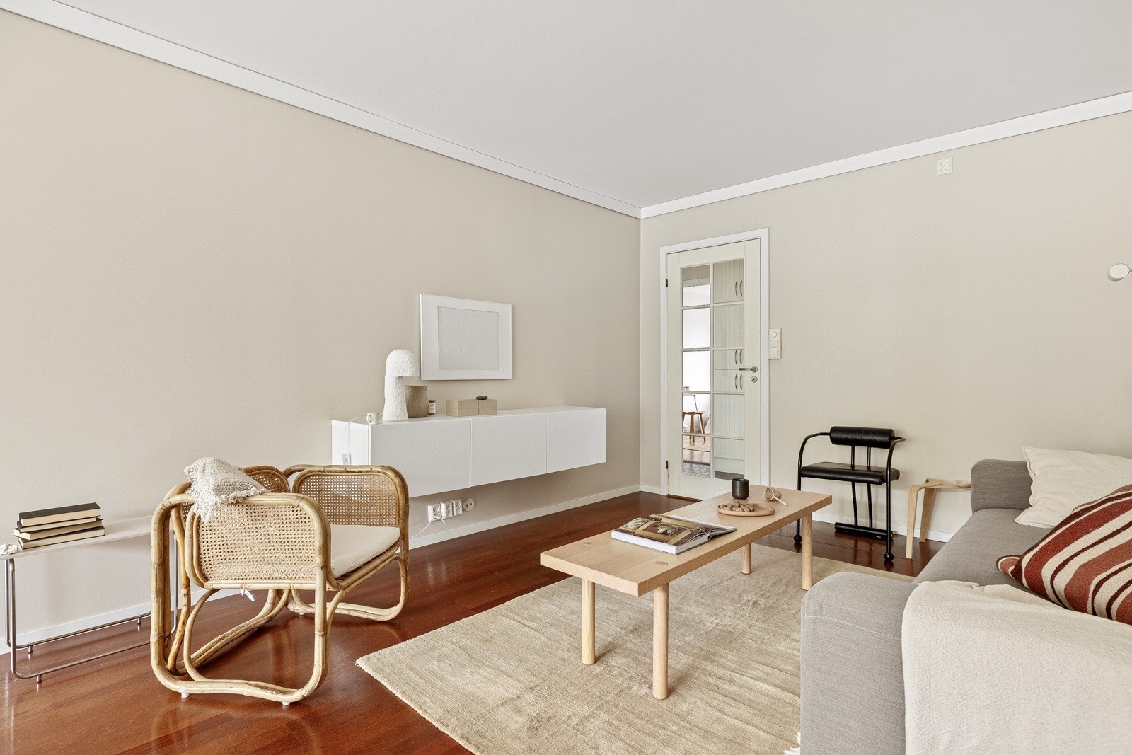 Leiligheten er nymalt med en lekker og lys farge. Galleribilde