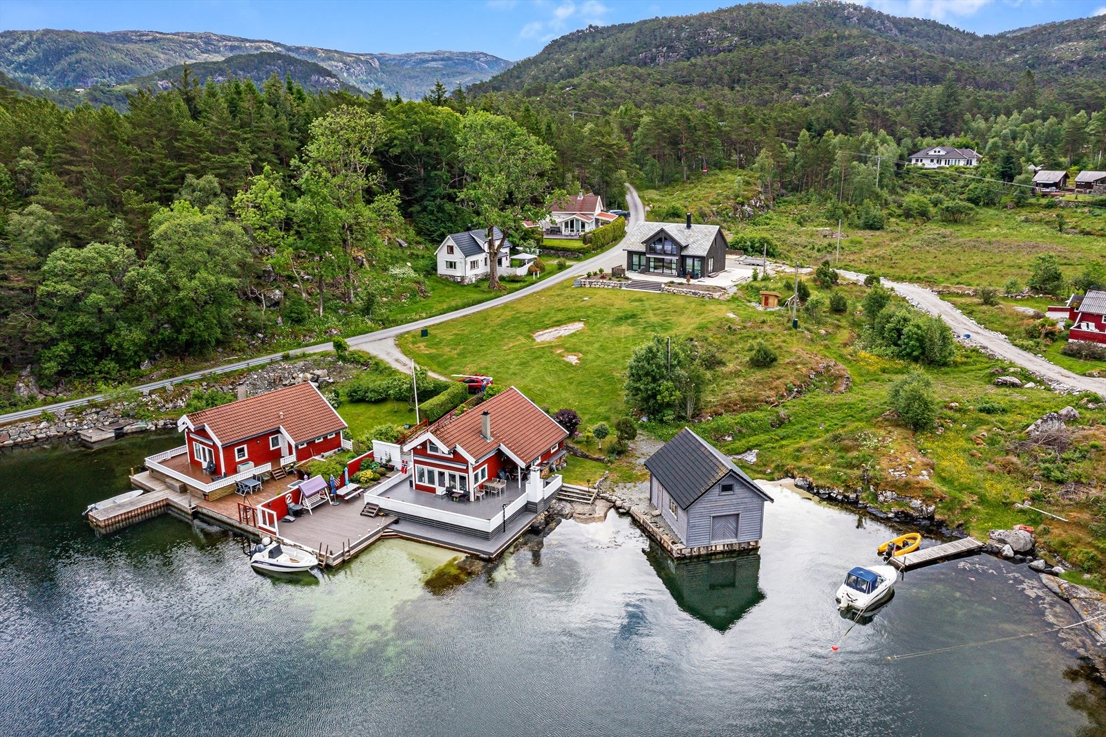 Idylliske omgivelser like ved sjøen Galleribilde