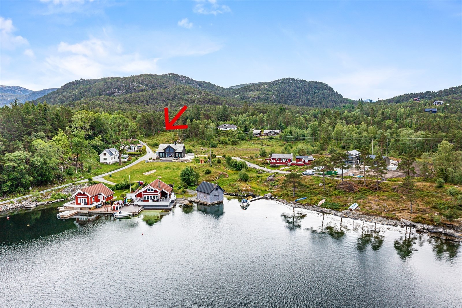 Kjekk hyttetomt med flott beliggenhet på Kvalvåg Galleribilde