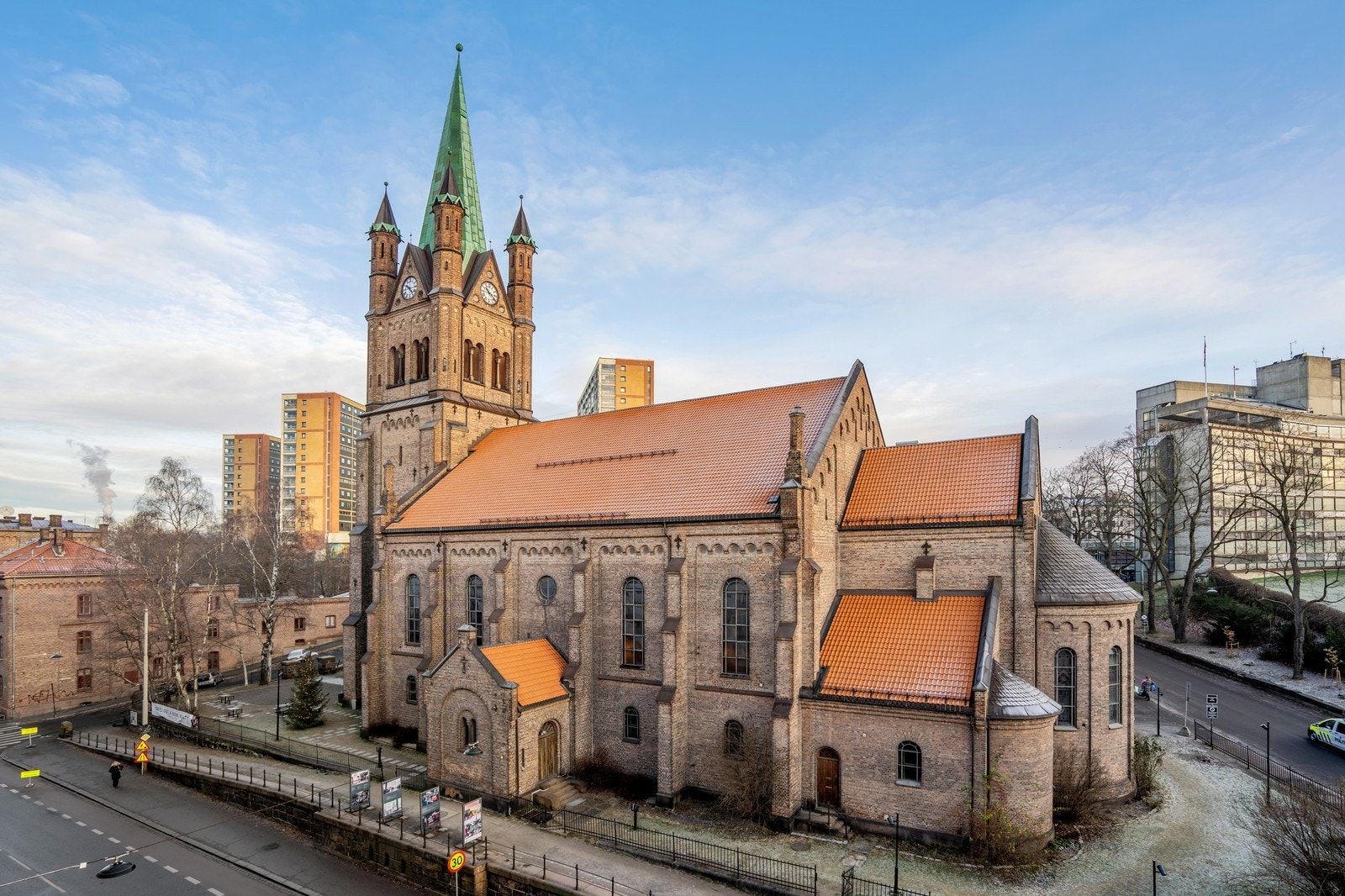 Fantastisk utsikt fra stuen over Grønland kirken. Galleribilde