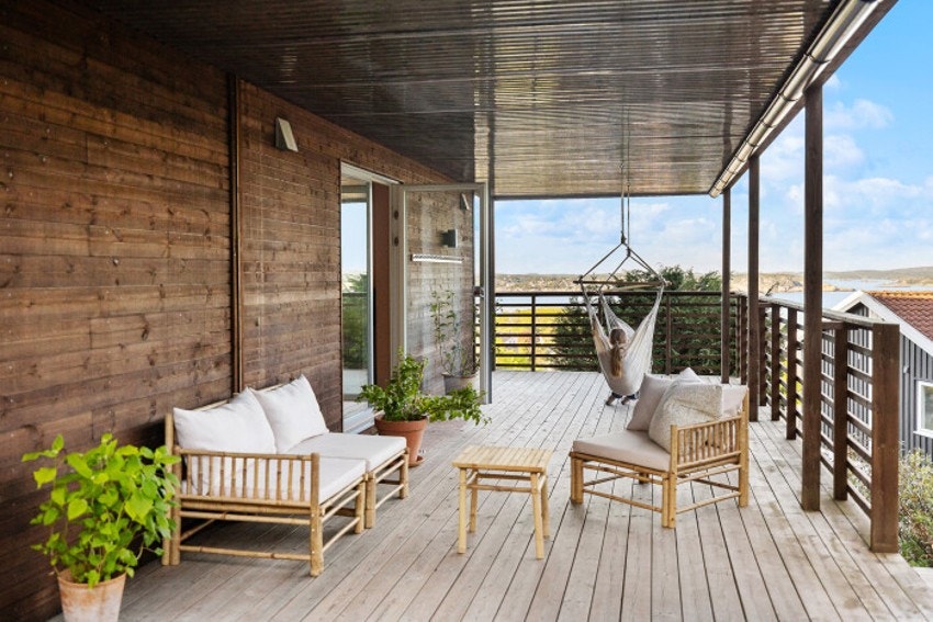 Overbygget terrasse for skygge eller regnfylte dager. Her slipper du værforhold på uteselskap Galleribilde