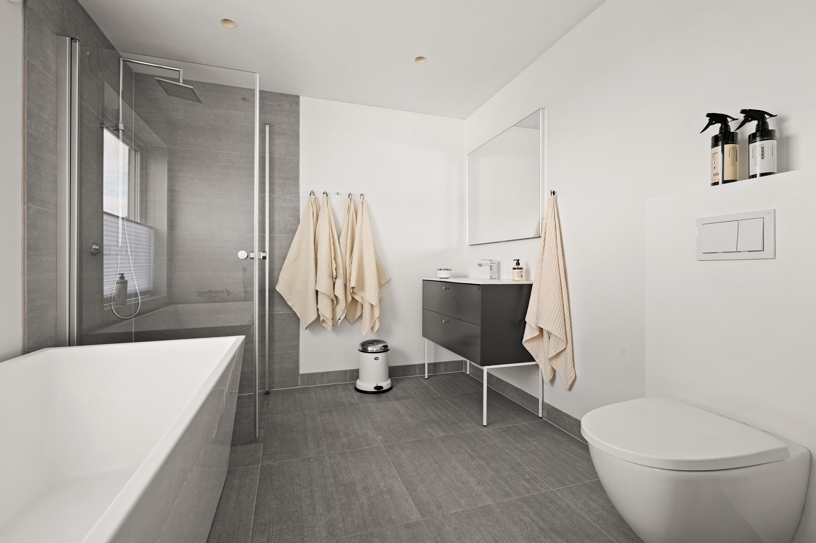 Badet til hovedsoverommet Galleribilde