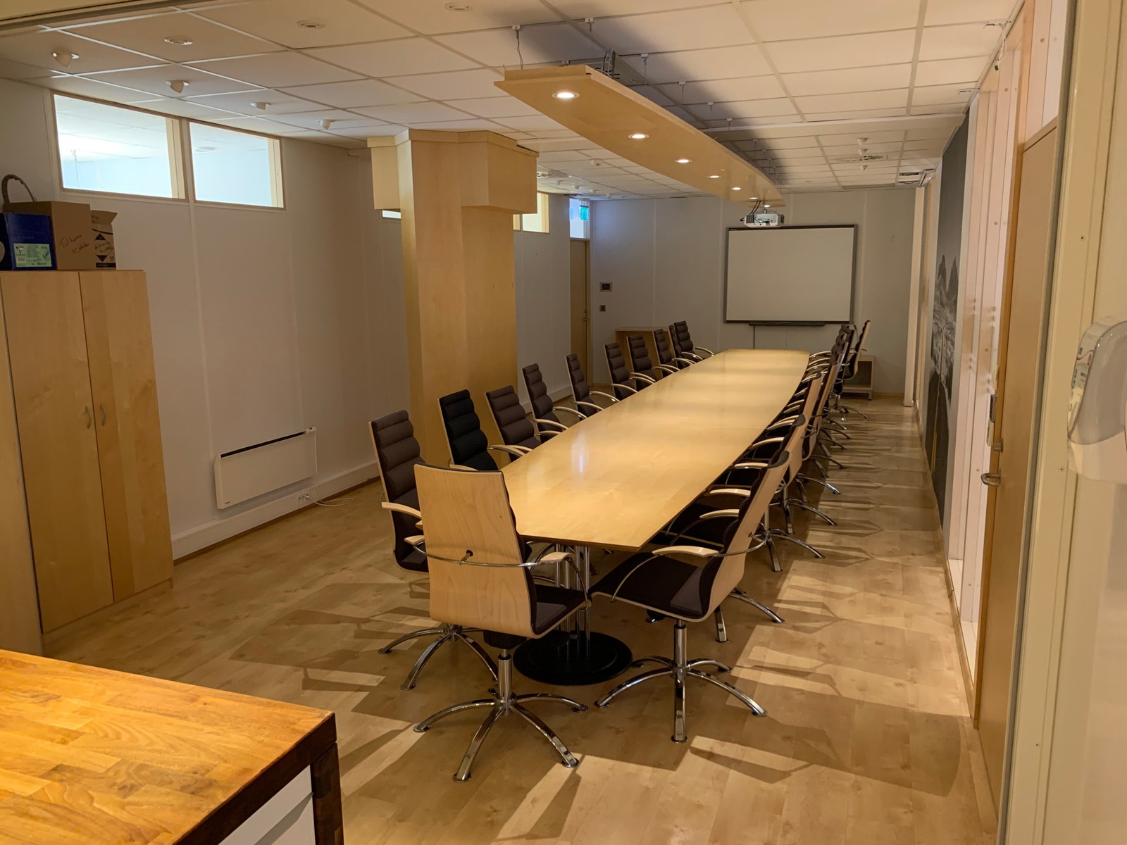 Kjøkken/Spiserom/Møterom Galleribilde