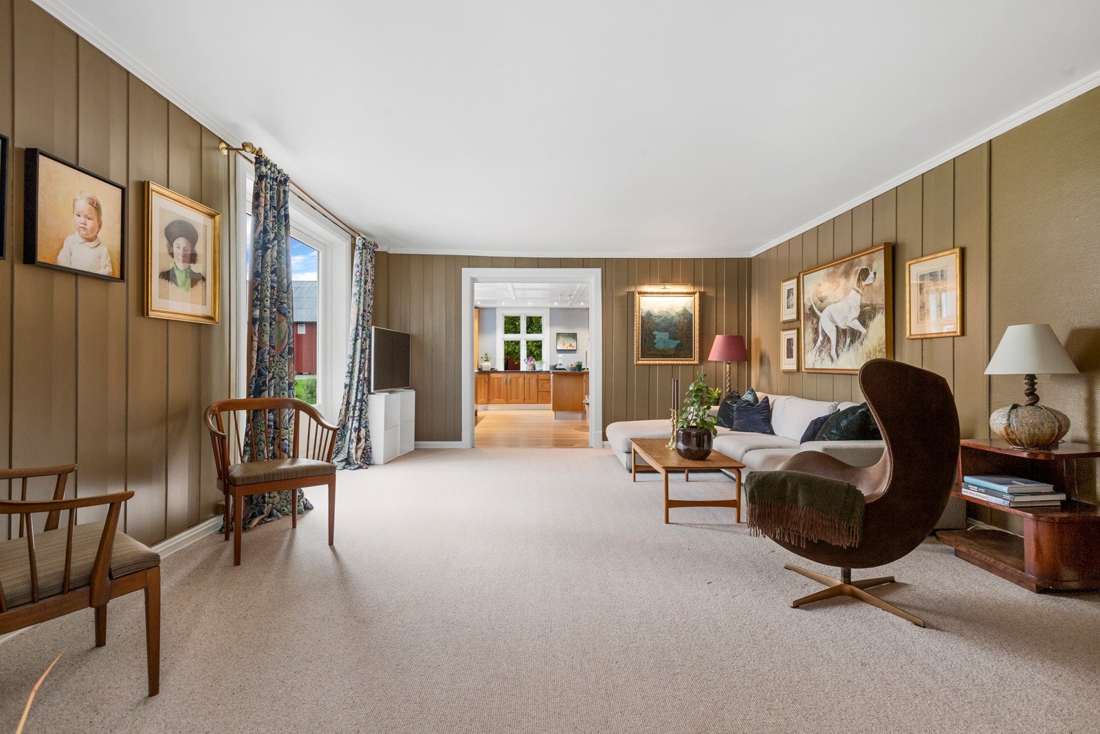 Det er tre større stuer på hovedplan Galleribilde