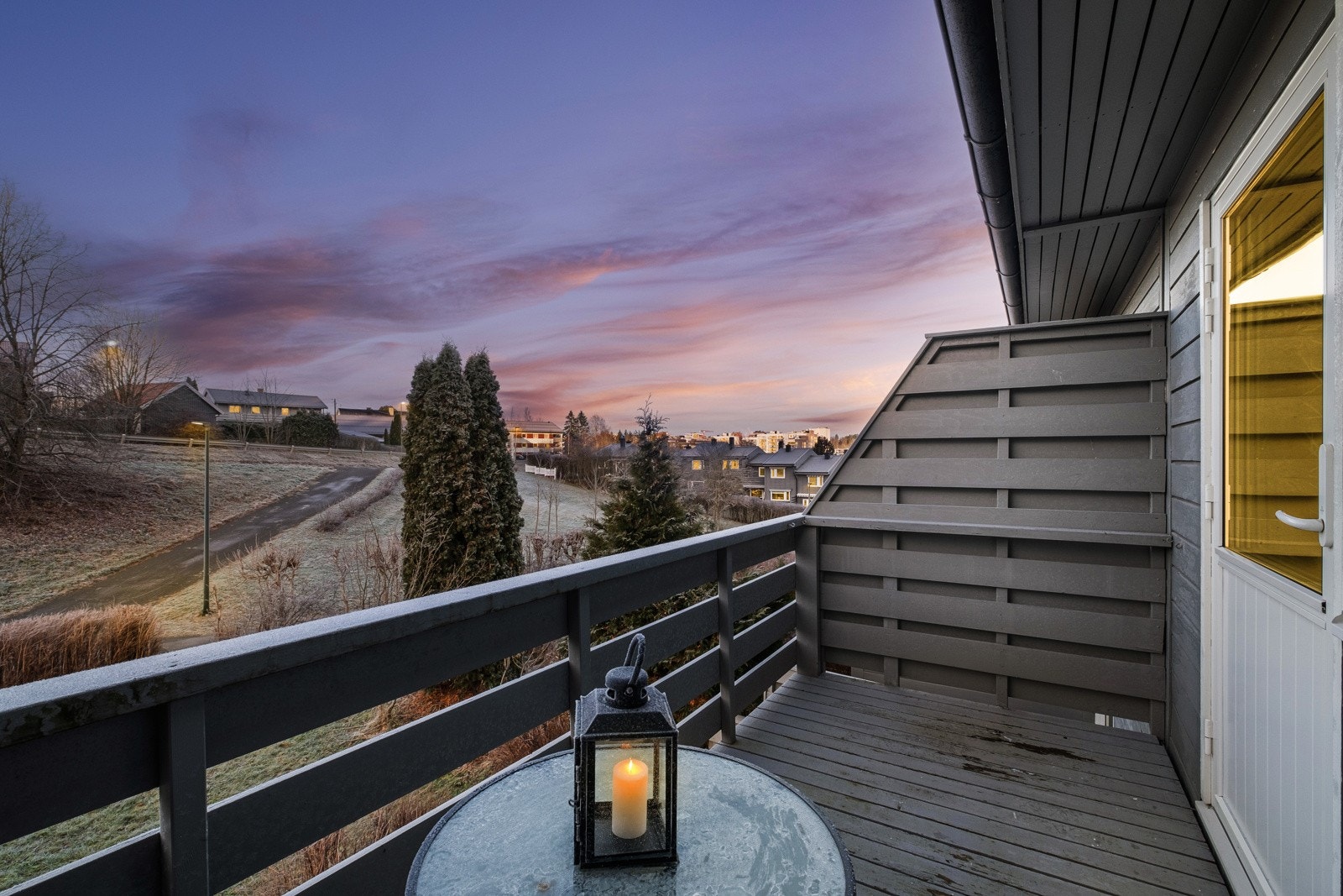 Luftig balkong vendt mot vest Galleribilde