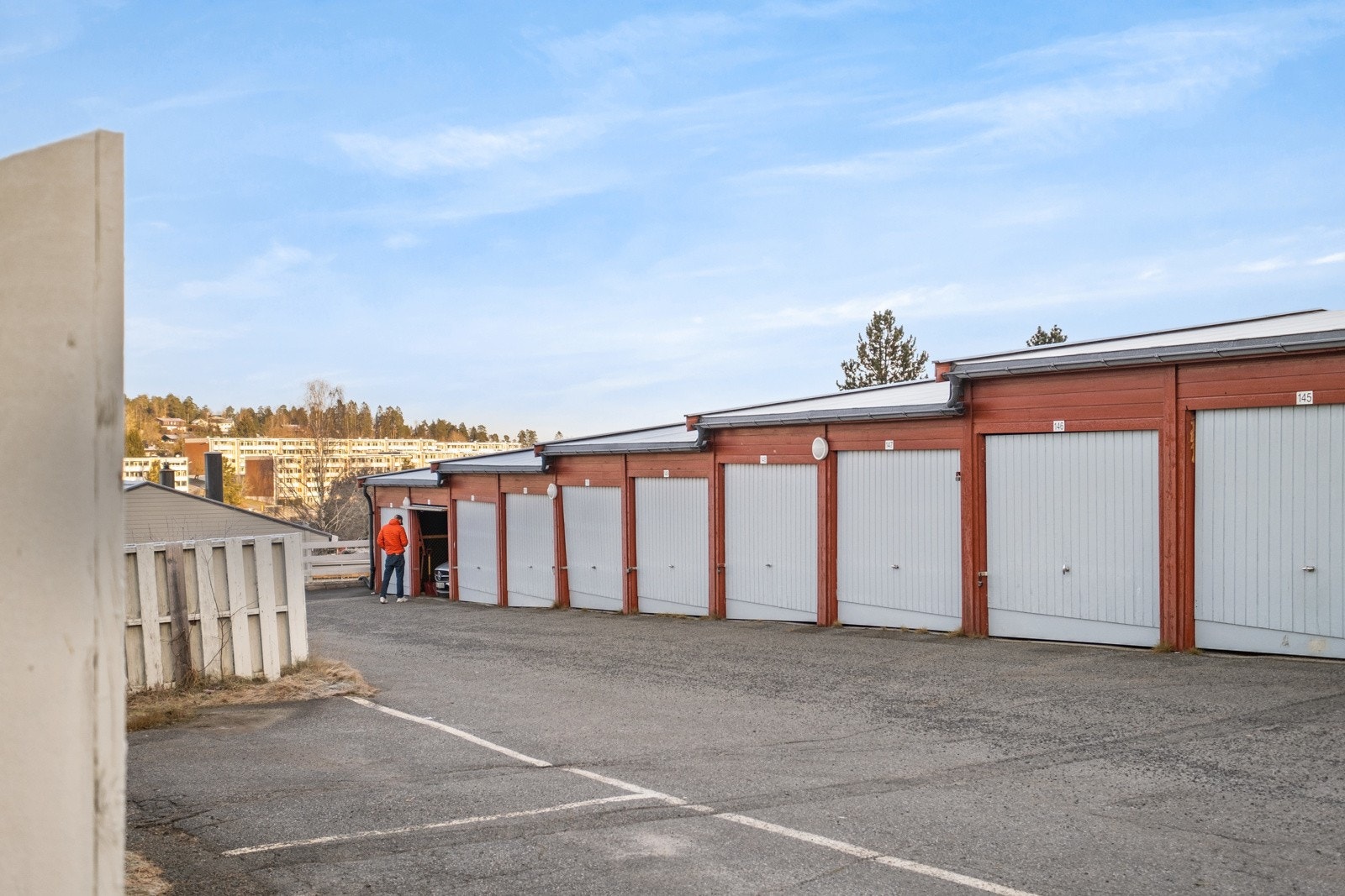 Garasje følger andelen ved salg. Denne er målt til ca. 13 m². Galleribilde