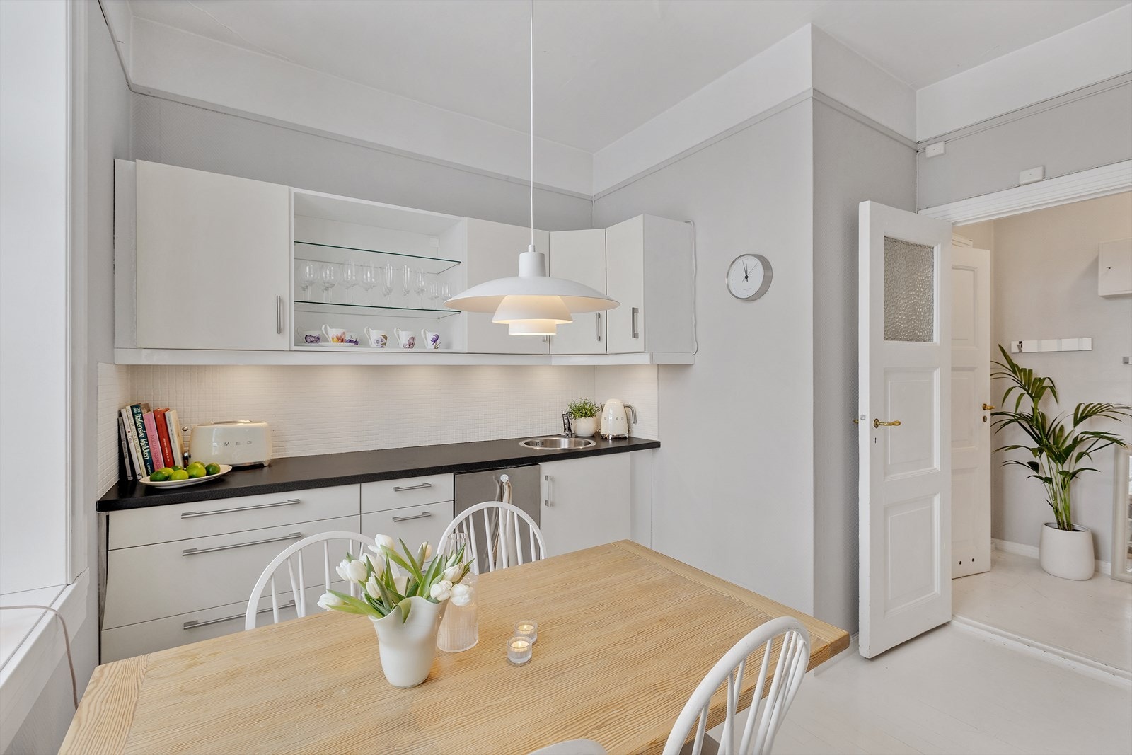 Godt med skap- og benkplass Galleribilde