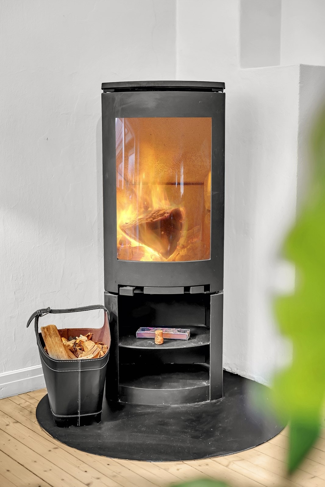 Peisen sikrer behagelig varme, og bidrar til hyggelig stemning på kalde høst- og vinterkvelder. Galleribilde