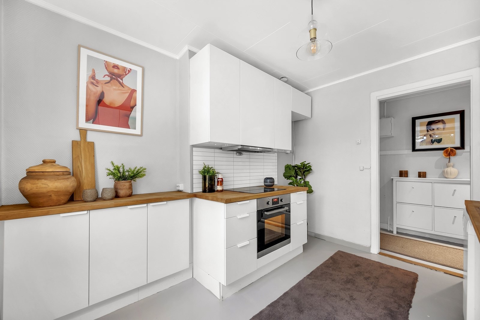 Integrert platetopp og stekeovn med kullfilterventilator. Galleribilde