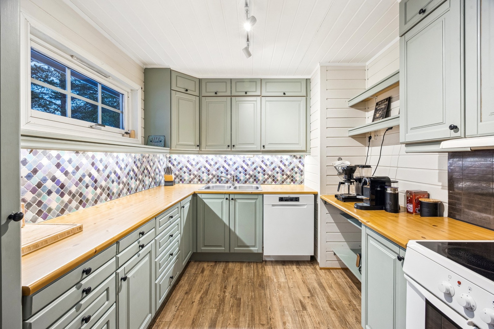 Kjøkken - hvitevarer medfølger Galleribilde