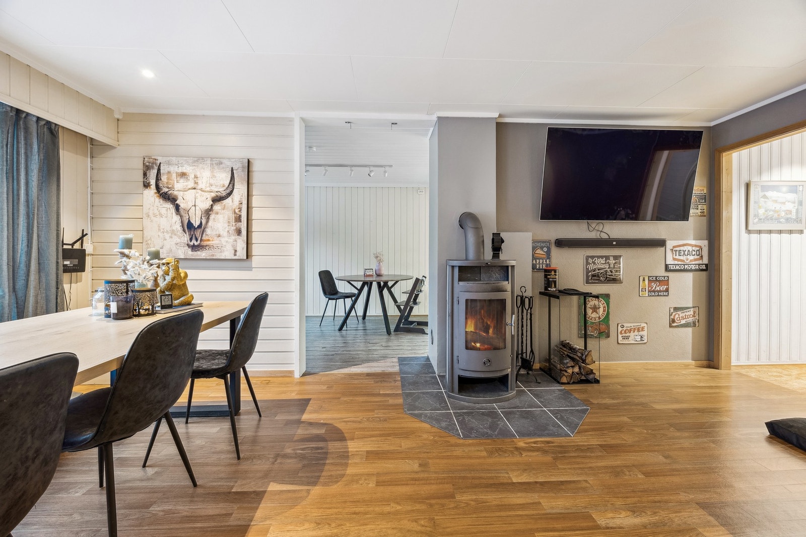 Plass for egen spisestuedel i stuen Galleribilde