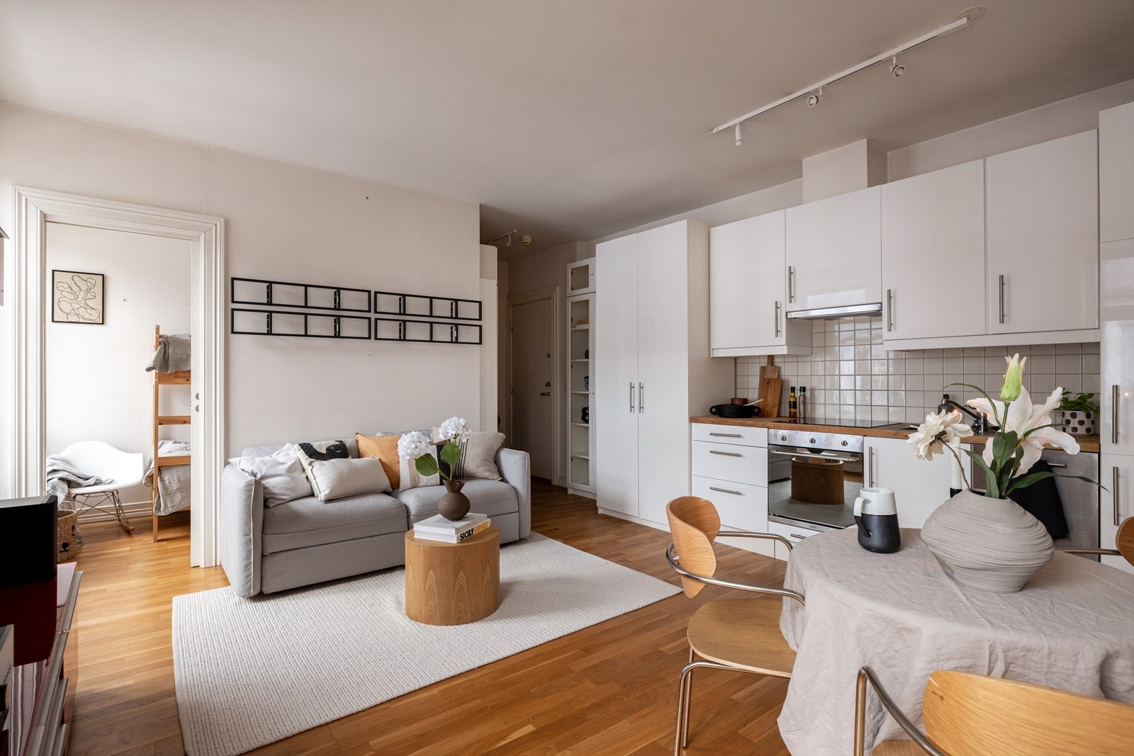 En arealeffektiv og klassisk 3-roms med en sentral beliggenhet på attraktive Grünerløkka Galleribilde