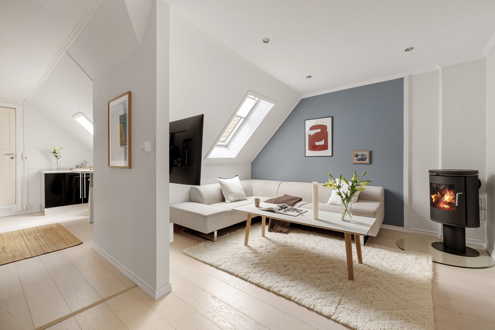 Stuen og kjøkkenet har en delvis åpen løsning, Galleribilde