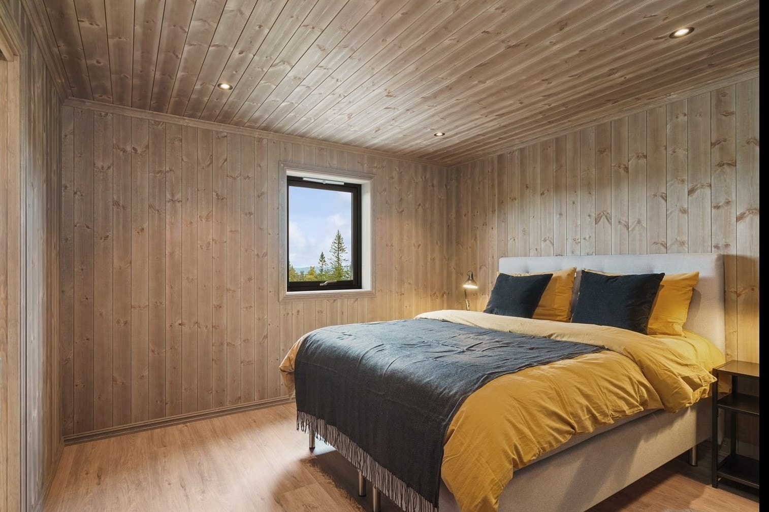 Hytten består av fire soverom, inkludert en oppstue. Innbydende hovedsoverom/suite med eget bad Galleribilde