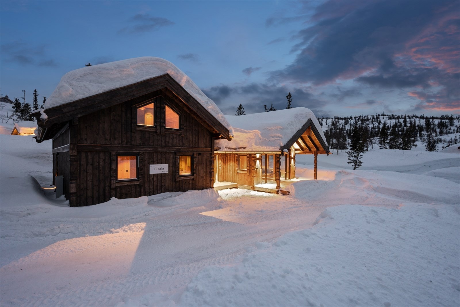 Enkel adkomst og rikelig med parkeringsmuligheter på egen eiendom! Galleribilde