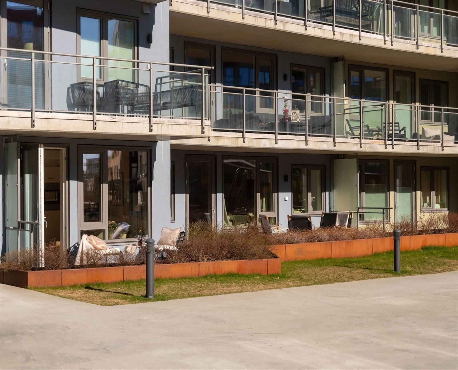 Leiligheten har en praktisk markterrasse. Galleribilde