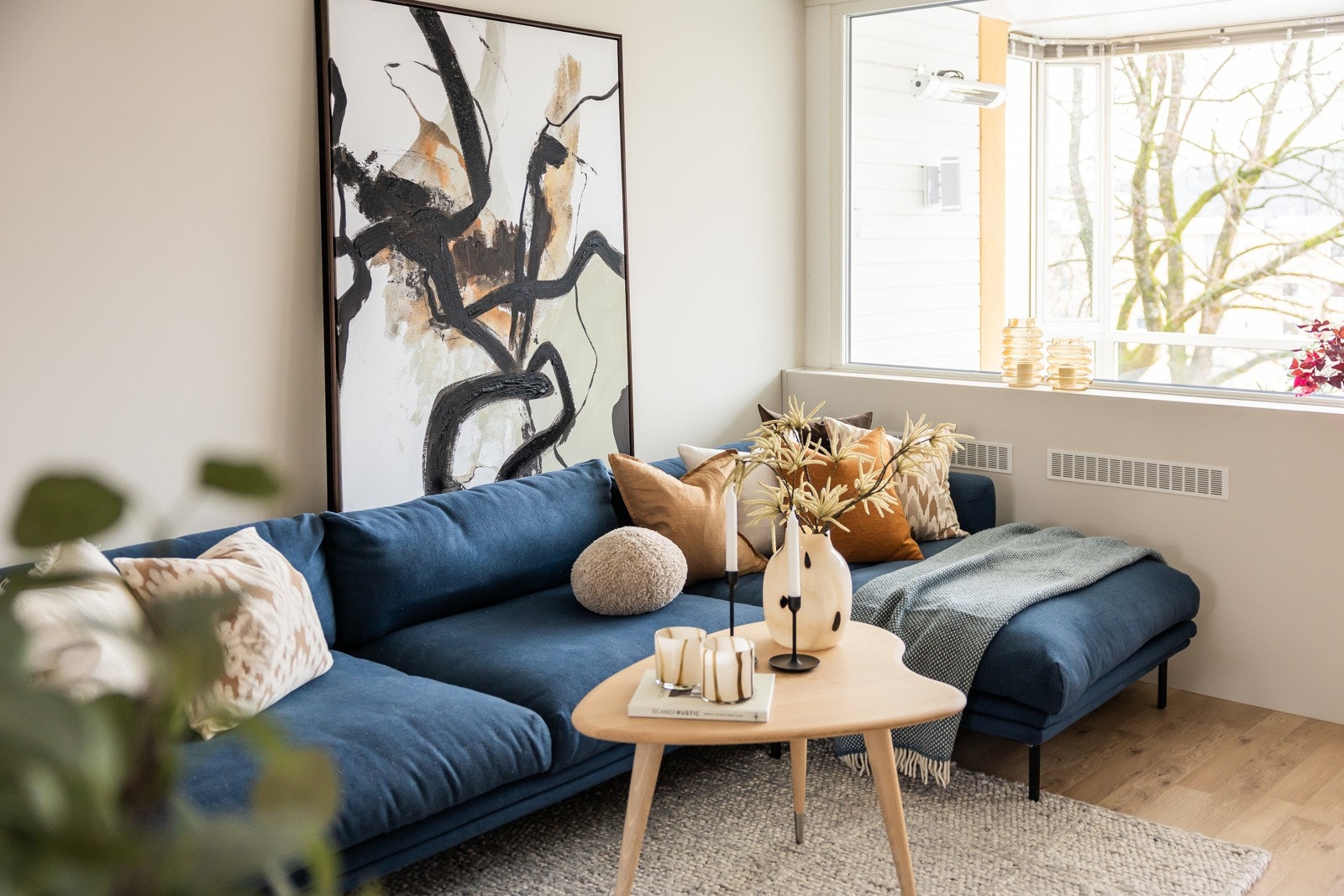 Det er plass til ulik møblering som sofagruppe, tv-møblement, spisebord mm. Galleribilde