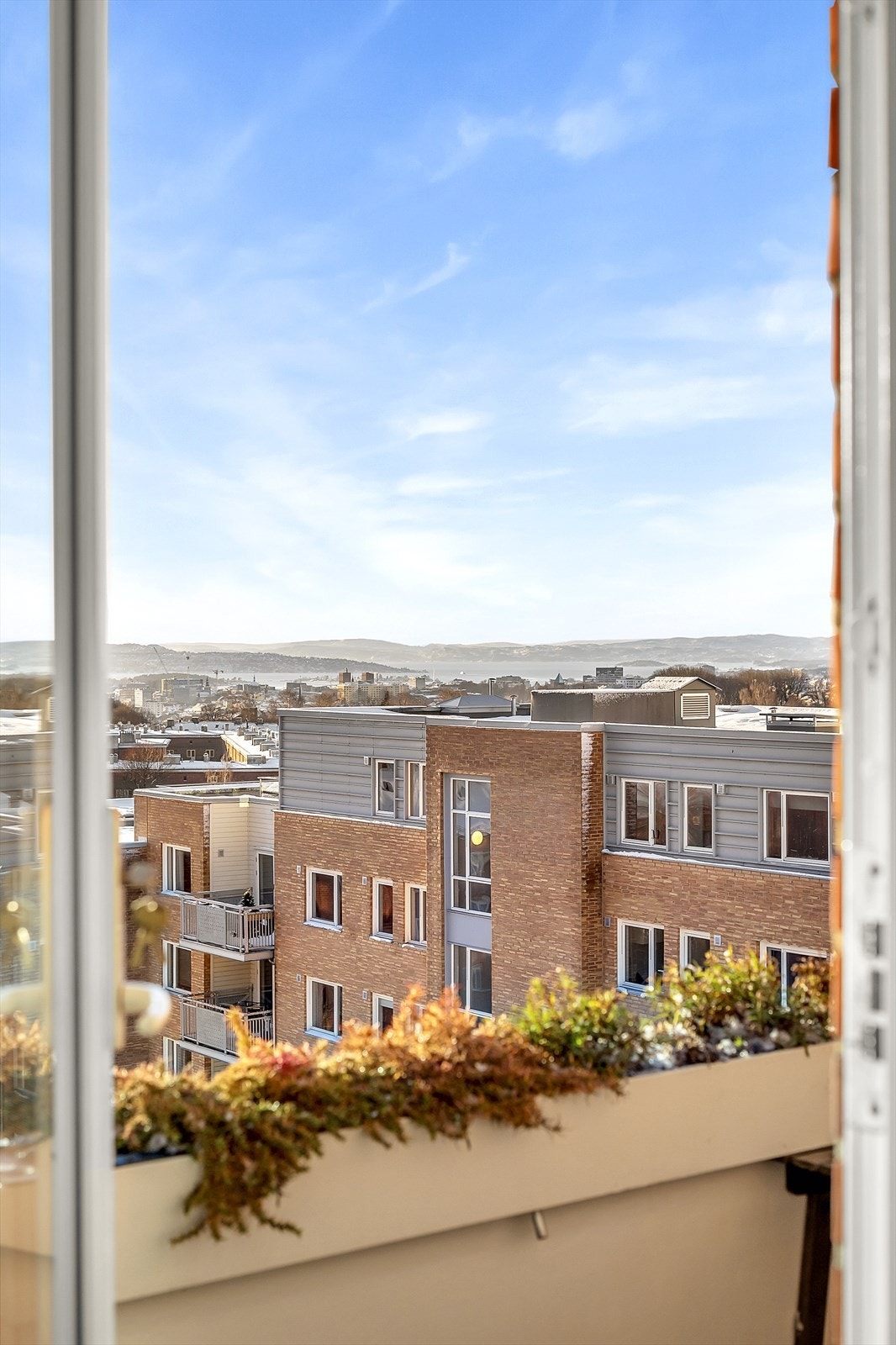 Her kan du enkelt skape din egen oase med utemøbler, frodig beplantning og en gass- eller elektrisk grill. Galleribilde