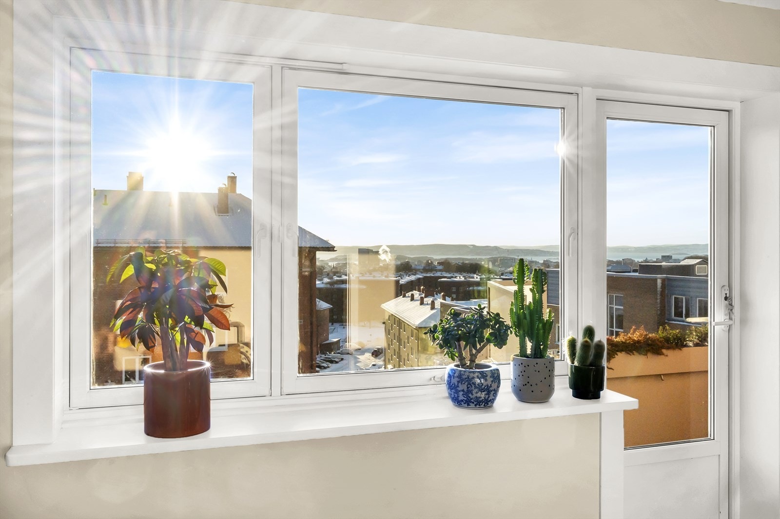 Fra stuen har du direkte utgang til balkongen. Galleribilde