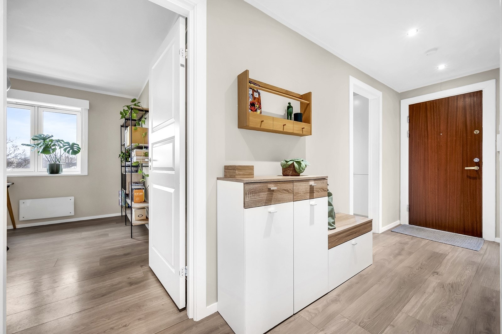 Borettslaget har implementert en Bluetoothløsning for å åpne ingangsdøren til bygningen. Da bruker man en app som heter "Unloc" for å åpne hoveddøren. Galleribilde