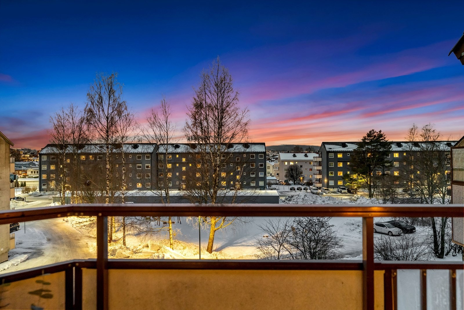 Fra balkongen er det fint utsyn mot de åpne fellesområdene. Galleribilde