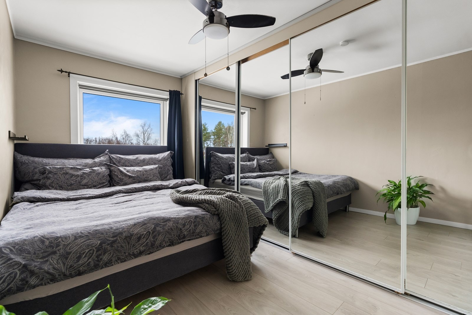 Videre er det inngang til to soverom. Galleribilde