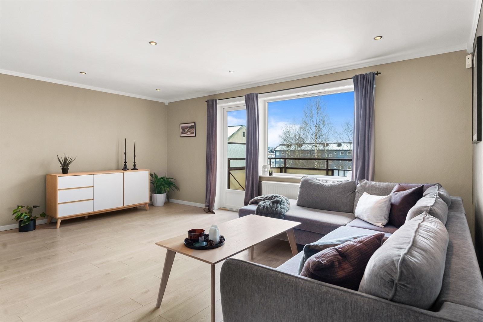 Leilighetens overflater ble oppusset i 2019 (ref. tidligere salgsoppgave). Galleribilde