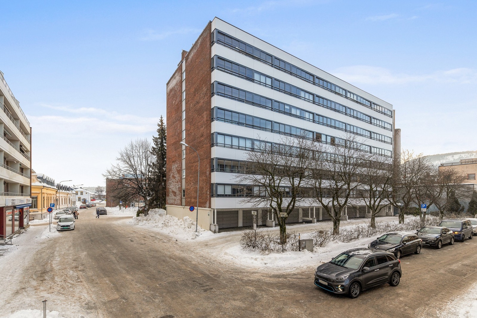 Svært sentral beliggenhet med gangavstand til butikker, servicetilbud, Marienlyst, elvepromenaden, Strømsø og Bragernes Torg, samt nærhet til kollektivtransport, E18 og rekreasjonsområder Galleribilde