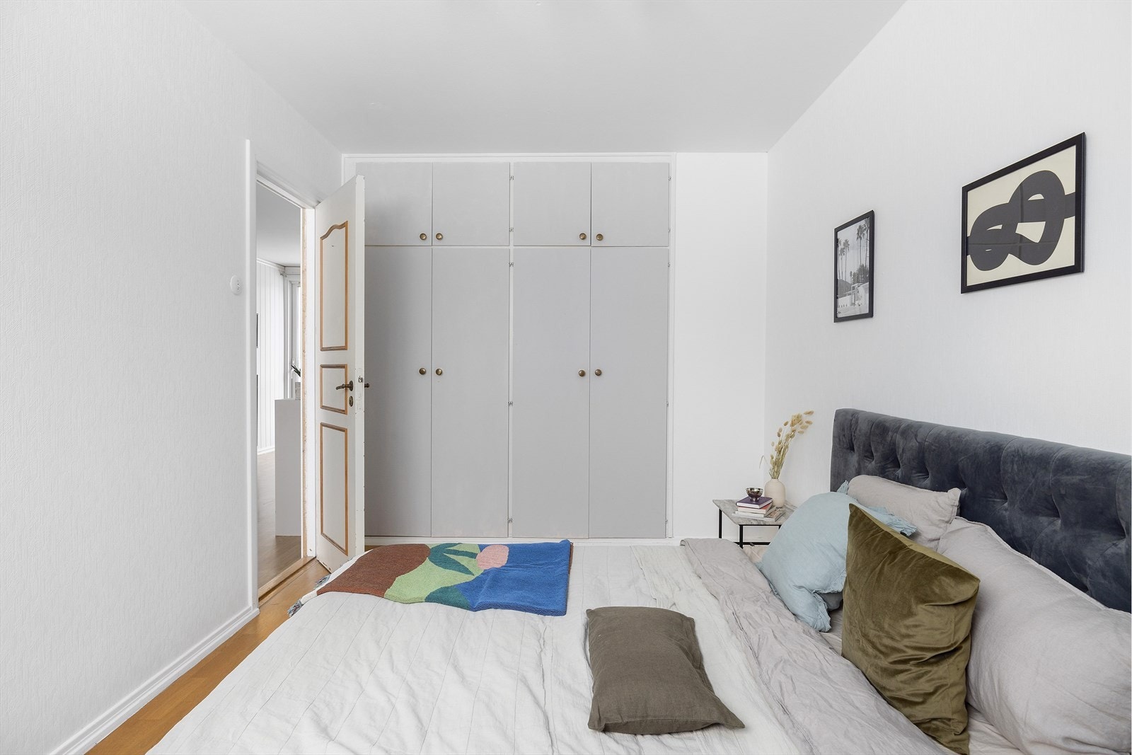 Godt med lagringsplass i skap. Galleribilde