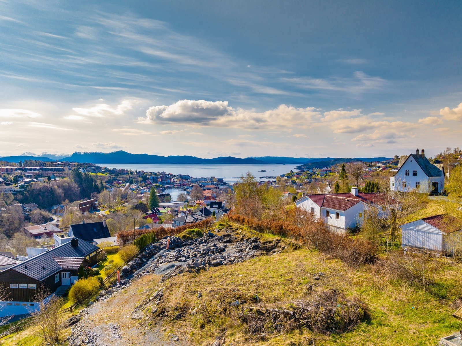 Sjelden kremtomt med meget god beliggenhet like ved Osøyro Galleribilde