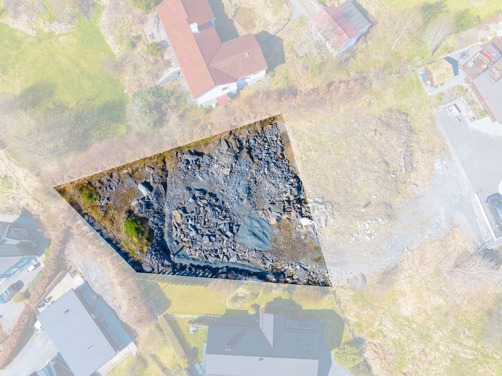 Tomten omtrentlig markert (Se basiskart for nøyaktige tomtegrenser) Galleribilde